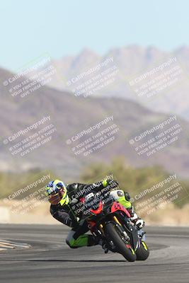 media/Oct-30-2025-Racers Edge (Thu) [[dabbdaf680]]/3-B Group/Session 2 (Turn 14)/